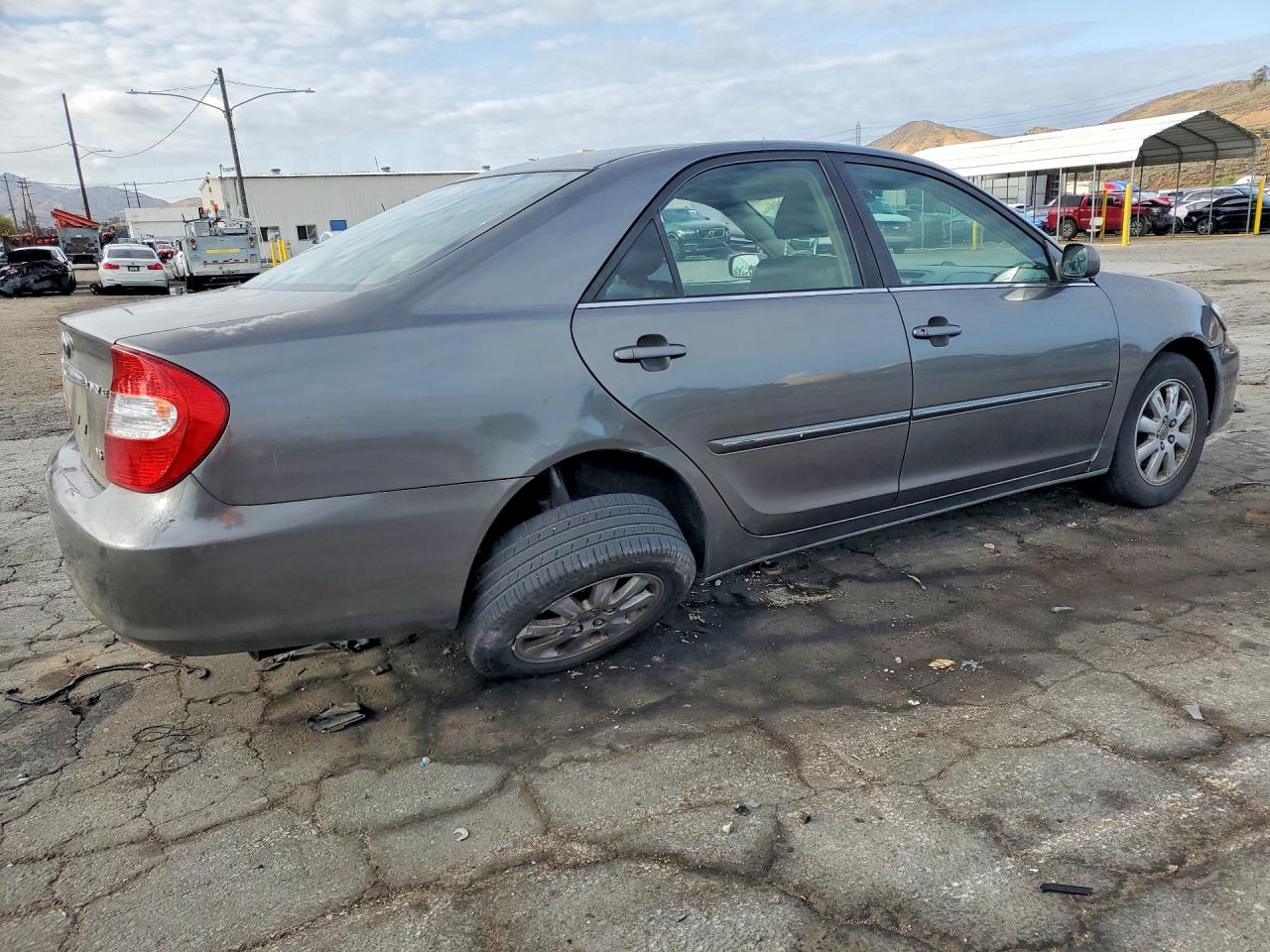 2002 TOYOTA CAMRY XLE V6 photo 7