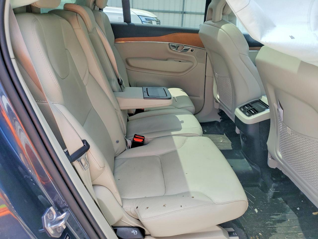 2021 VOLVO XC90 T6 MOMENTUM photo 31