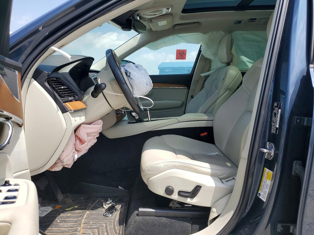 2021 VOLVO XC90 T6 MOMENTUM photo 19