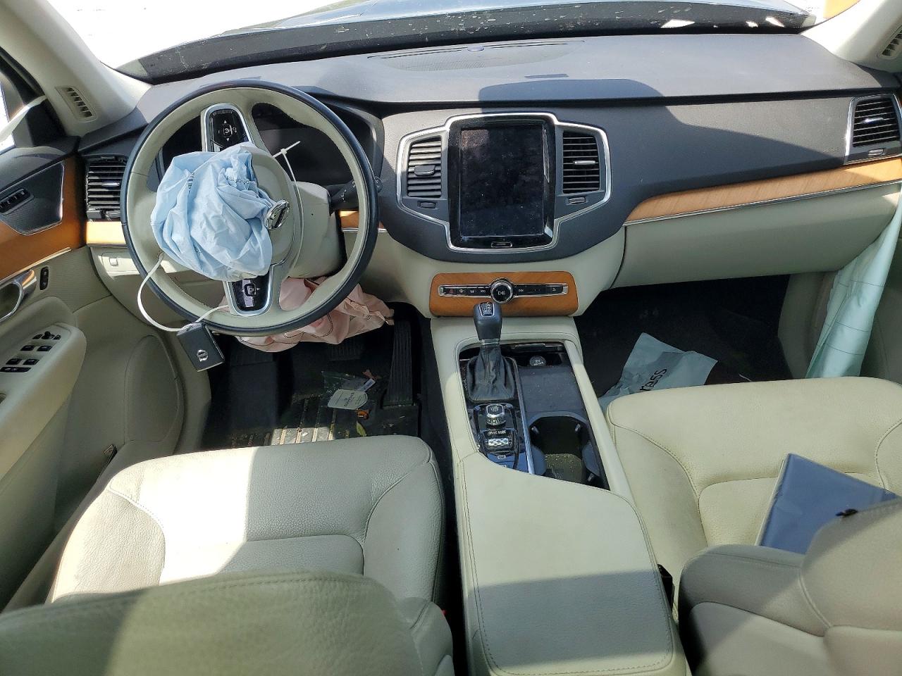 2021 VOLVO XC90 T6 MOMENTUM photo 22