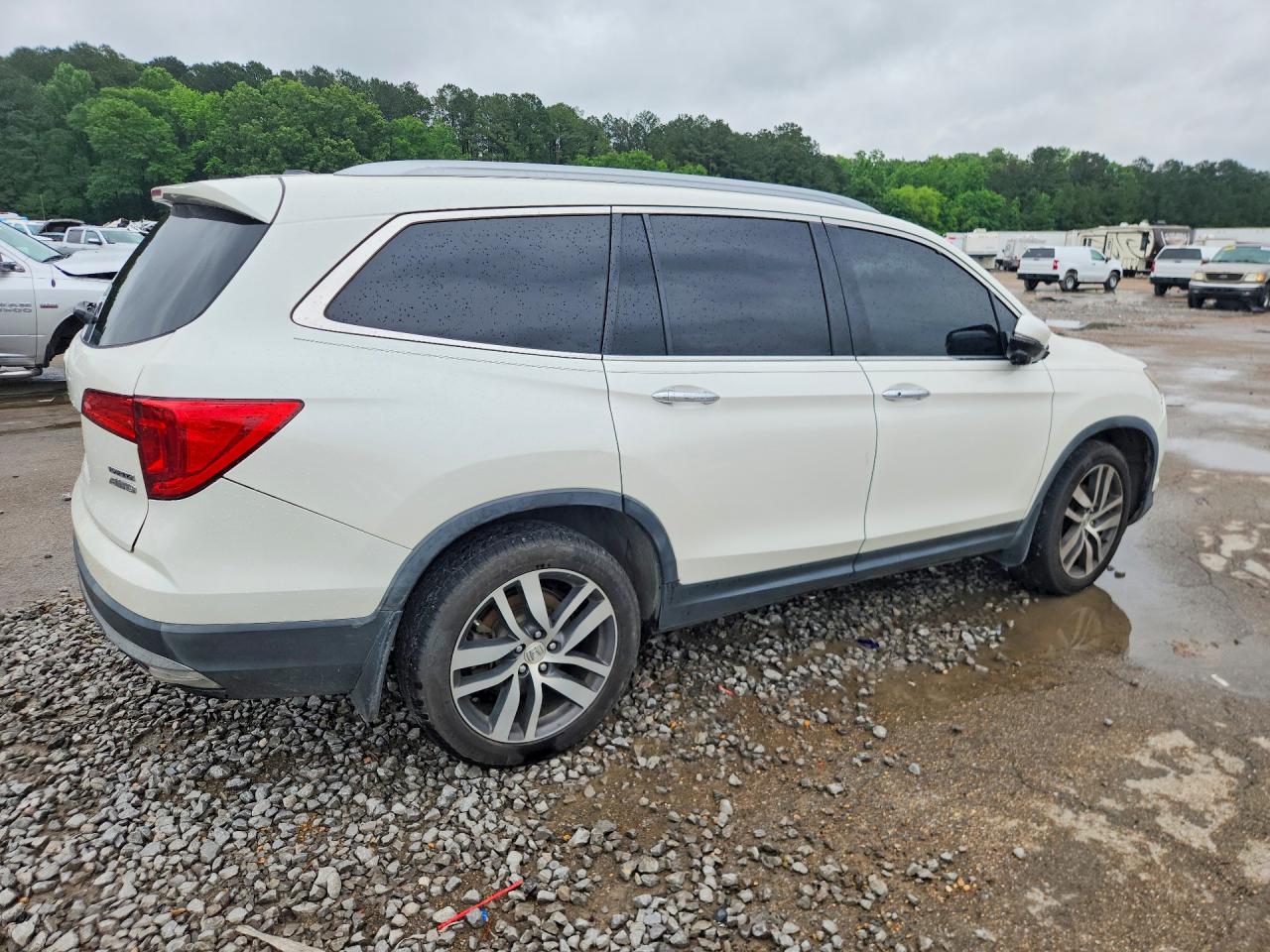 2016 HONDA PILOT TOURING photo 5
