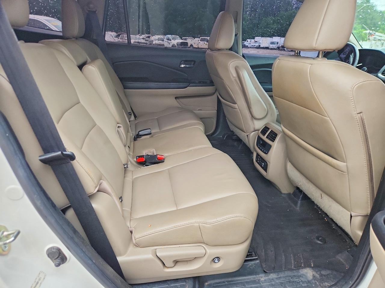 2016 HONDA PILOT TOURING photo 21