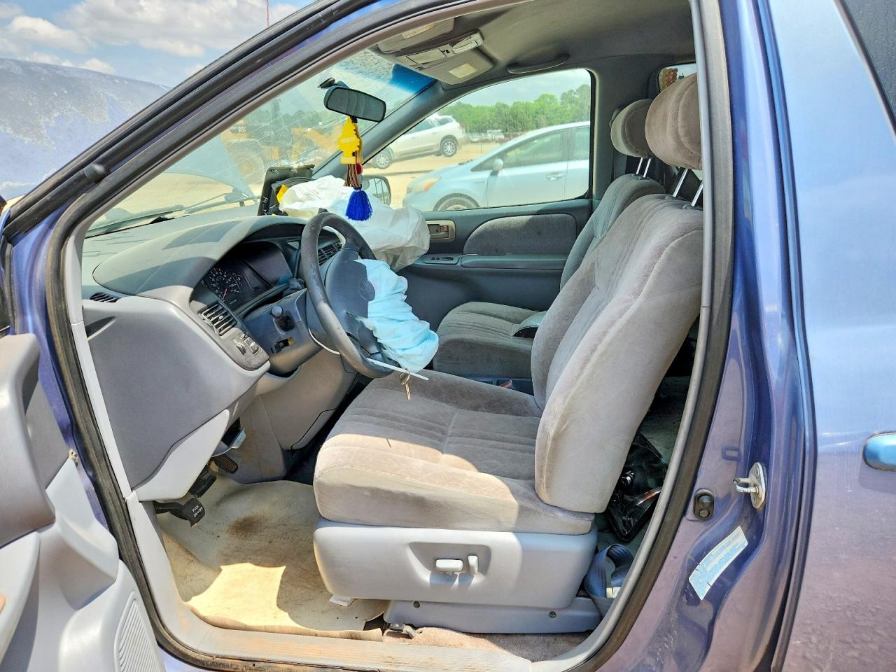1998 TOYOTA SIENNA XLE photo 13