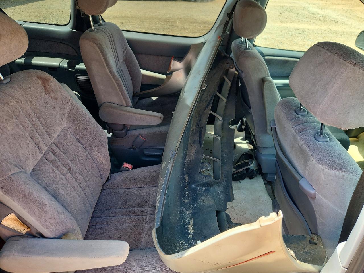 1998 TOYOTA SIENNA XLE photo 25