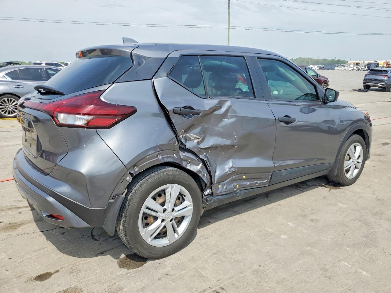 2022 NISSAN KICKS S photo 5