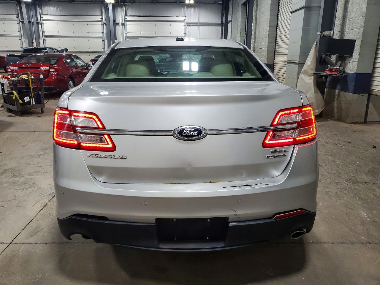 2014 FORD TAURUS SEL photo 11