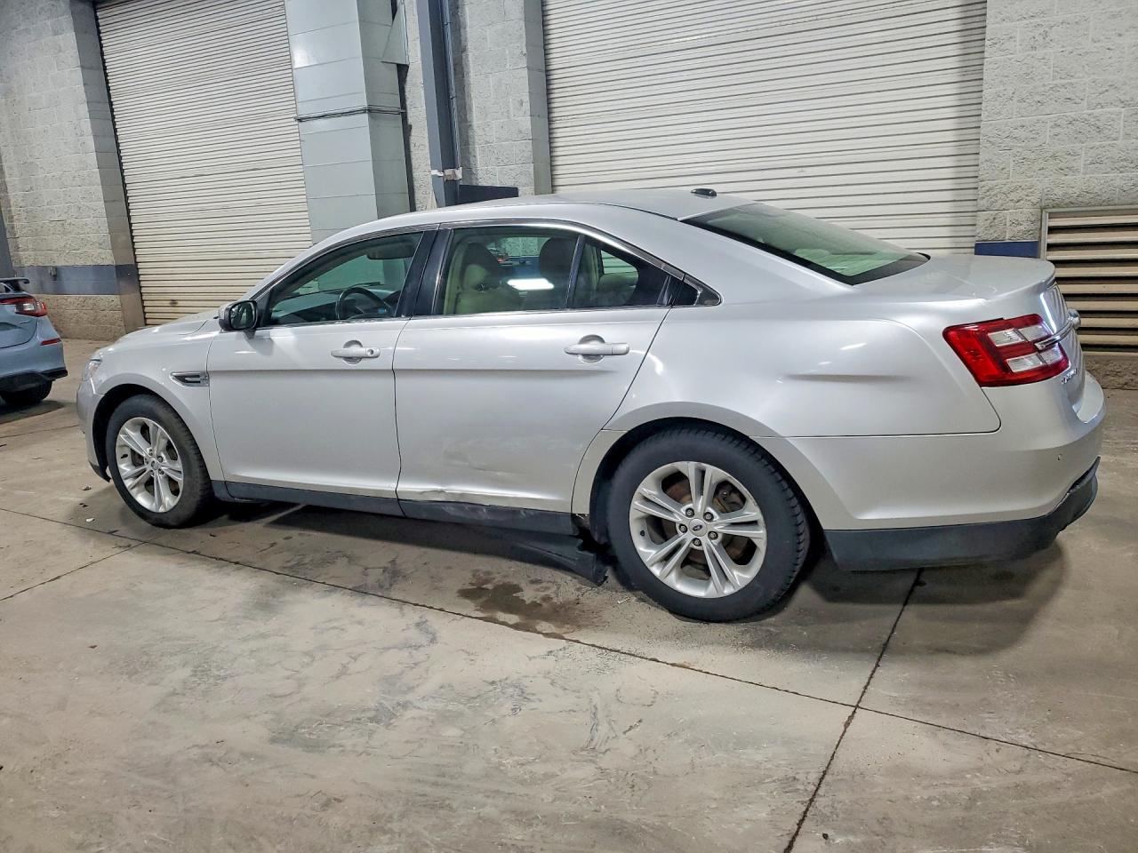 2014 FORD TAURUS SEL photo 3