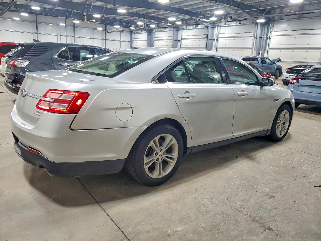 2014 FORD TAURUS SEL photo 5