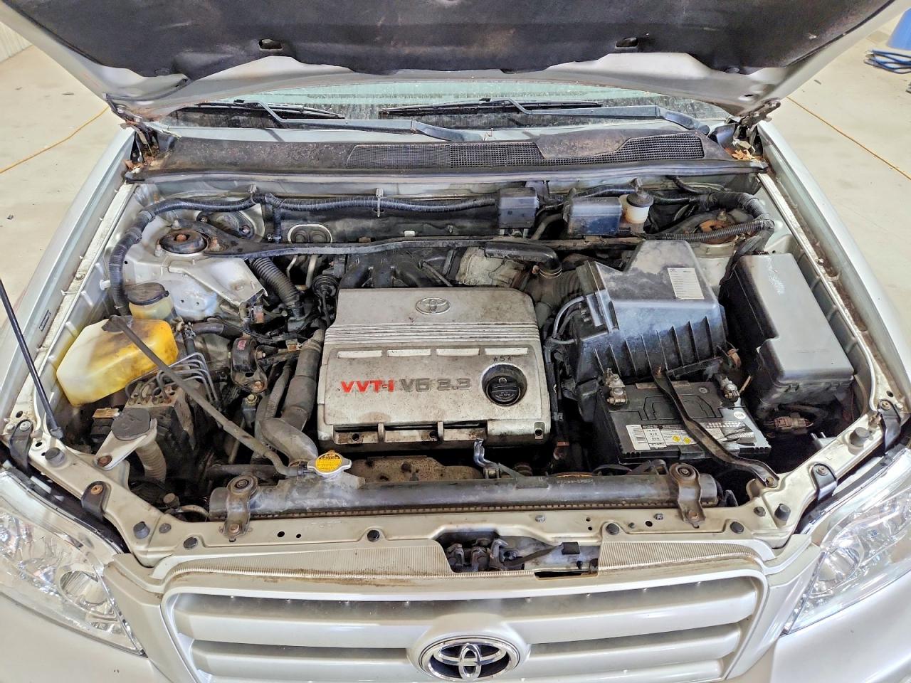 2004 TOYOTA HIGHLANDER LIMITED photo 23