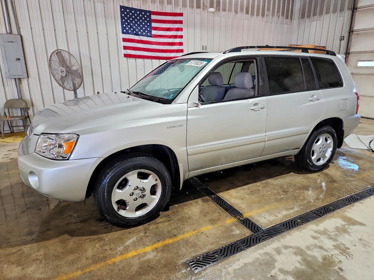 2004 TOYOTA HIGHLANDER