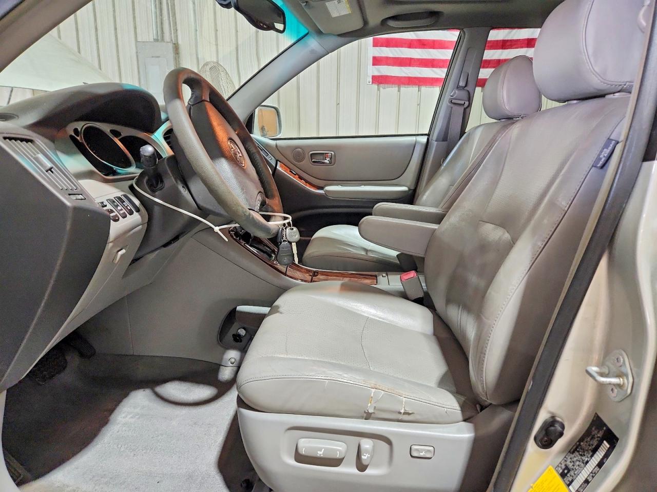 2004 TOYOTA HIGHLANDER LIMITED photo 13