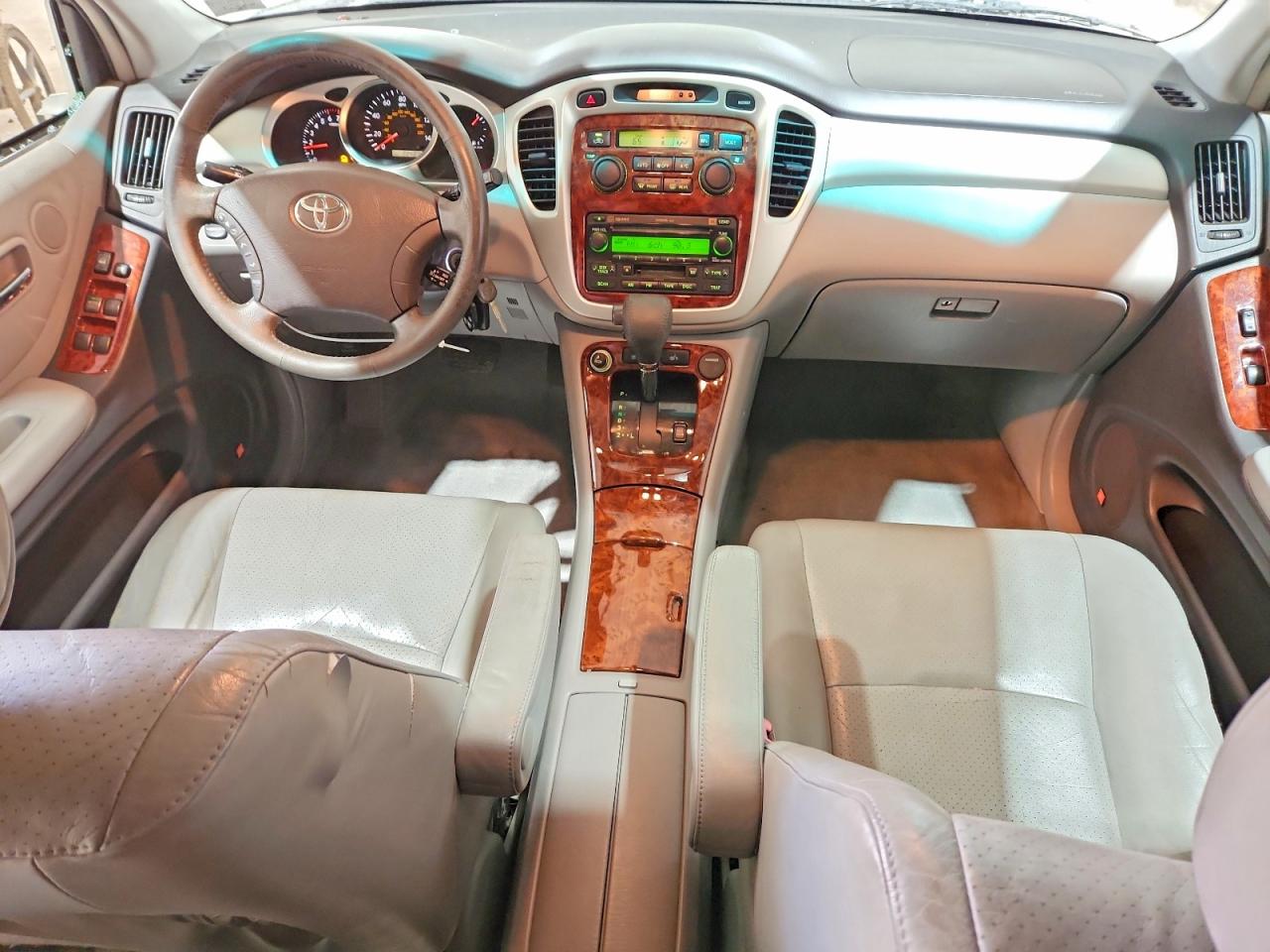 2004 TOYOTA HIGHLANDER LIMITED photo 15