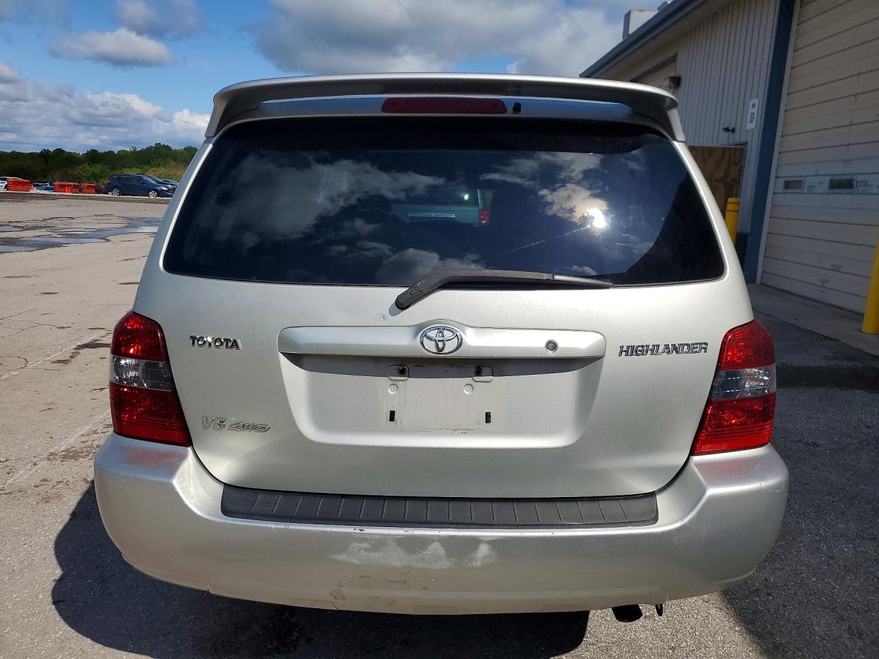 2004 TOYOTA HIGHLANDER LIMITED photo 11