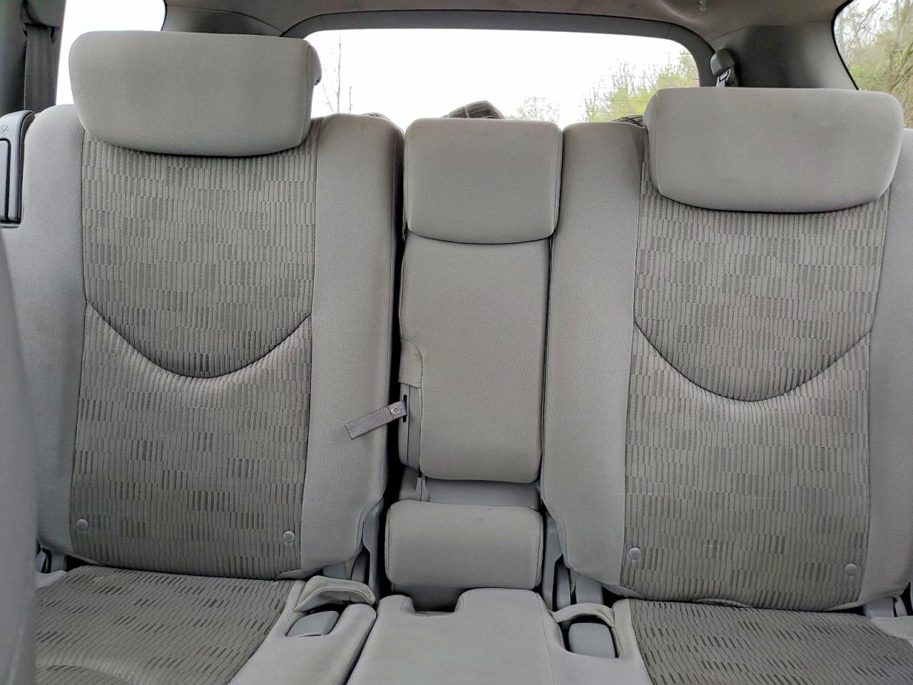 2011 TOYOTA RAV4 BASE photo 19