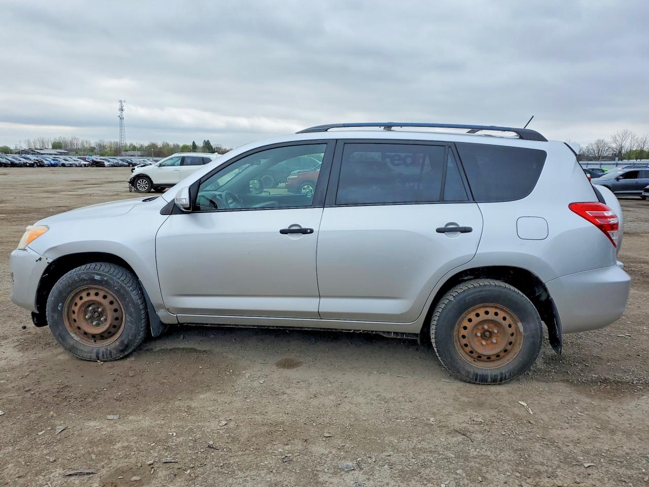 2011 TOYOTA RAV4 BASE photo 3