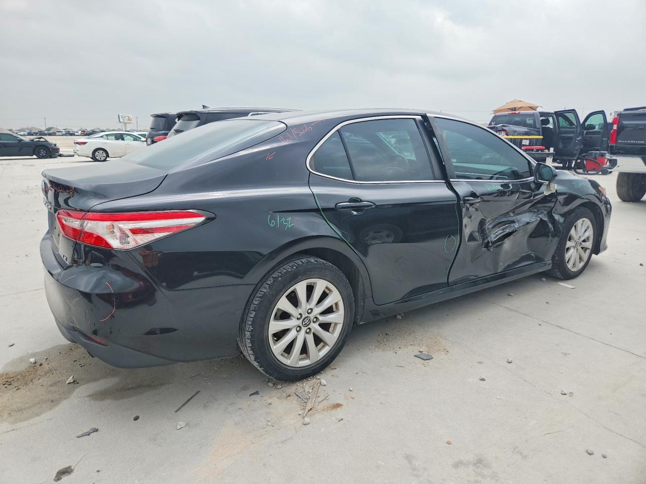 2018 TOYOTA CAMRY photo 5