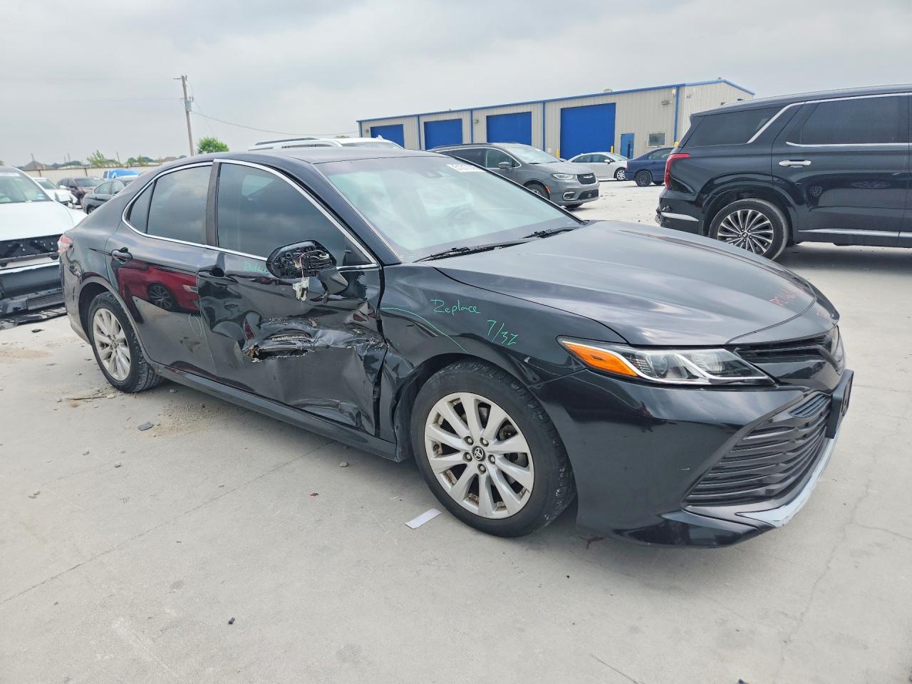2018 TOYOTA CAMRY photo 7