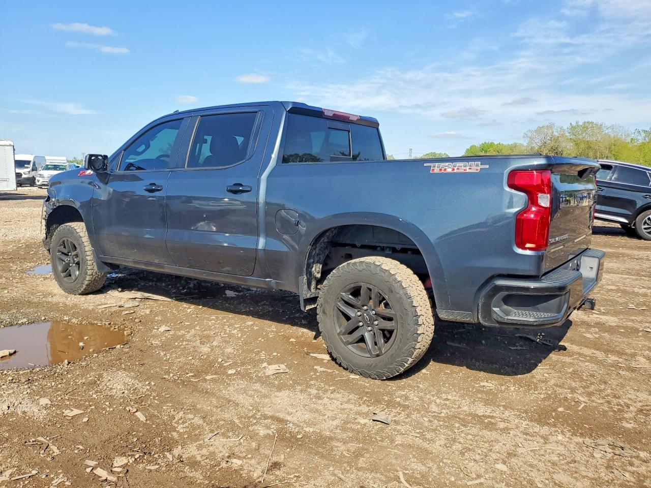 2019 CHEVROLET SILVERADO K1500 LT TRAIL BOSS photo 2