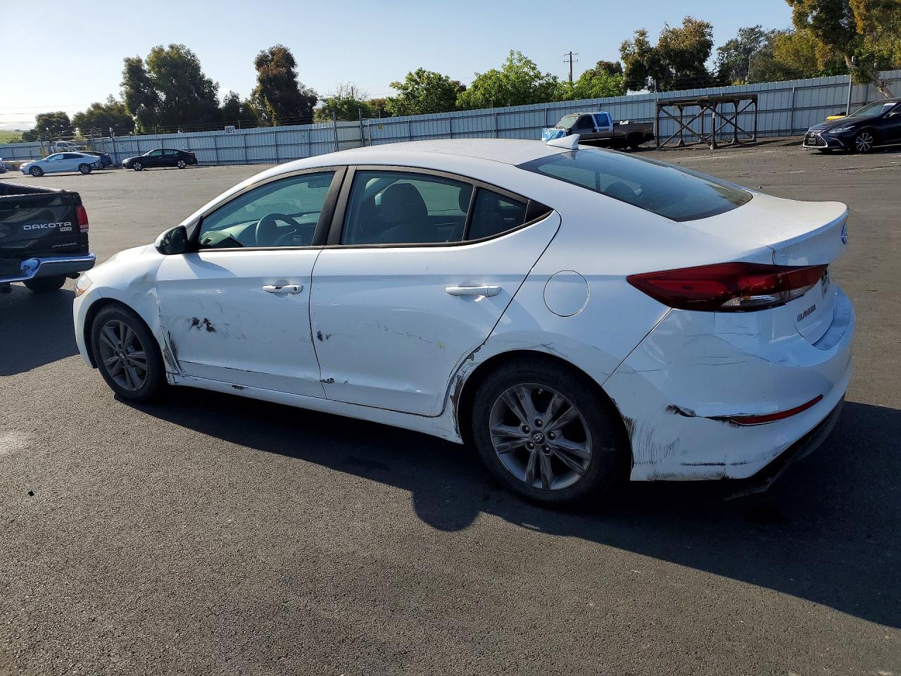 2017 HYUNDAI ELANTRA SE photo 4