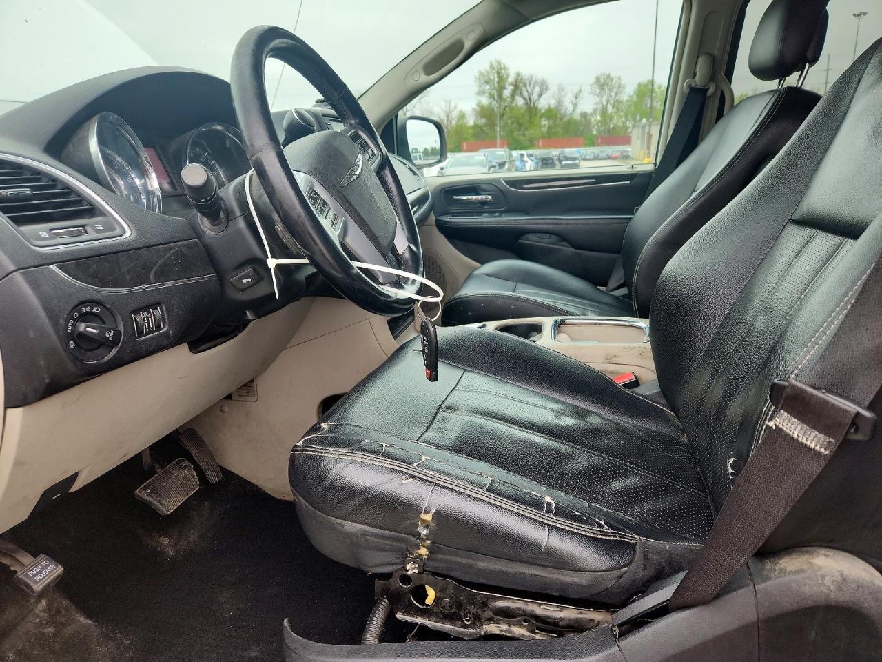 2013 CHRYSLER TOWN & COUNTRY TOURING L photo 19