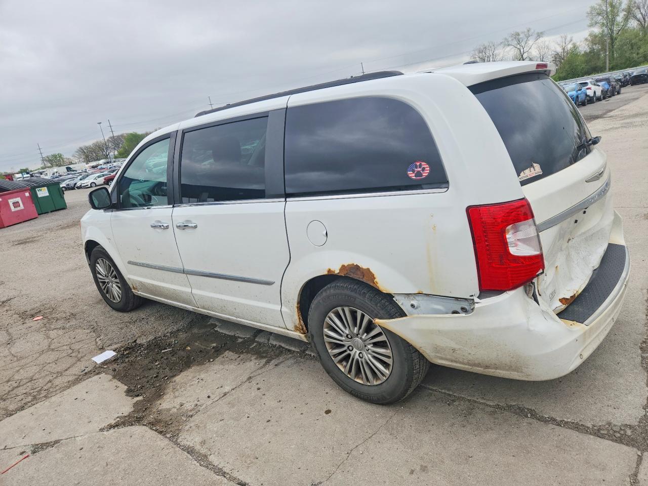 2013 CHRYSLER TOWN & COUNTRY TOURING L photo 4