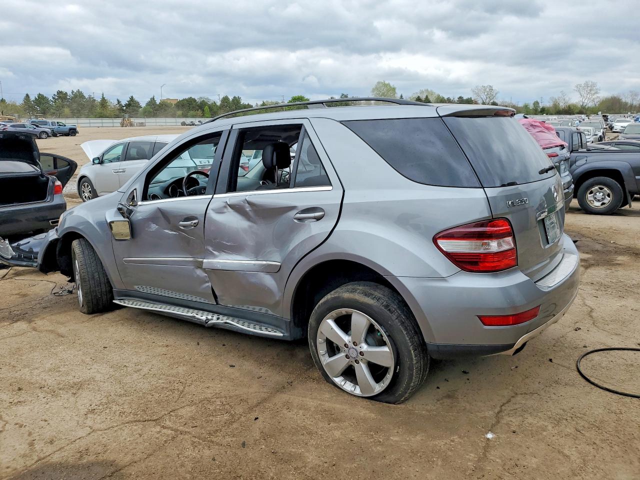 2011 MERCEDES-BENZ ML 350 4MATIC photo 4