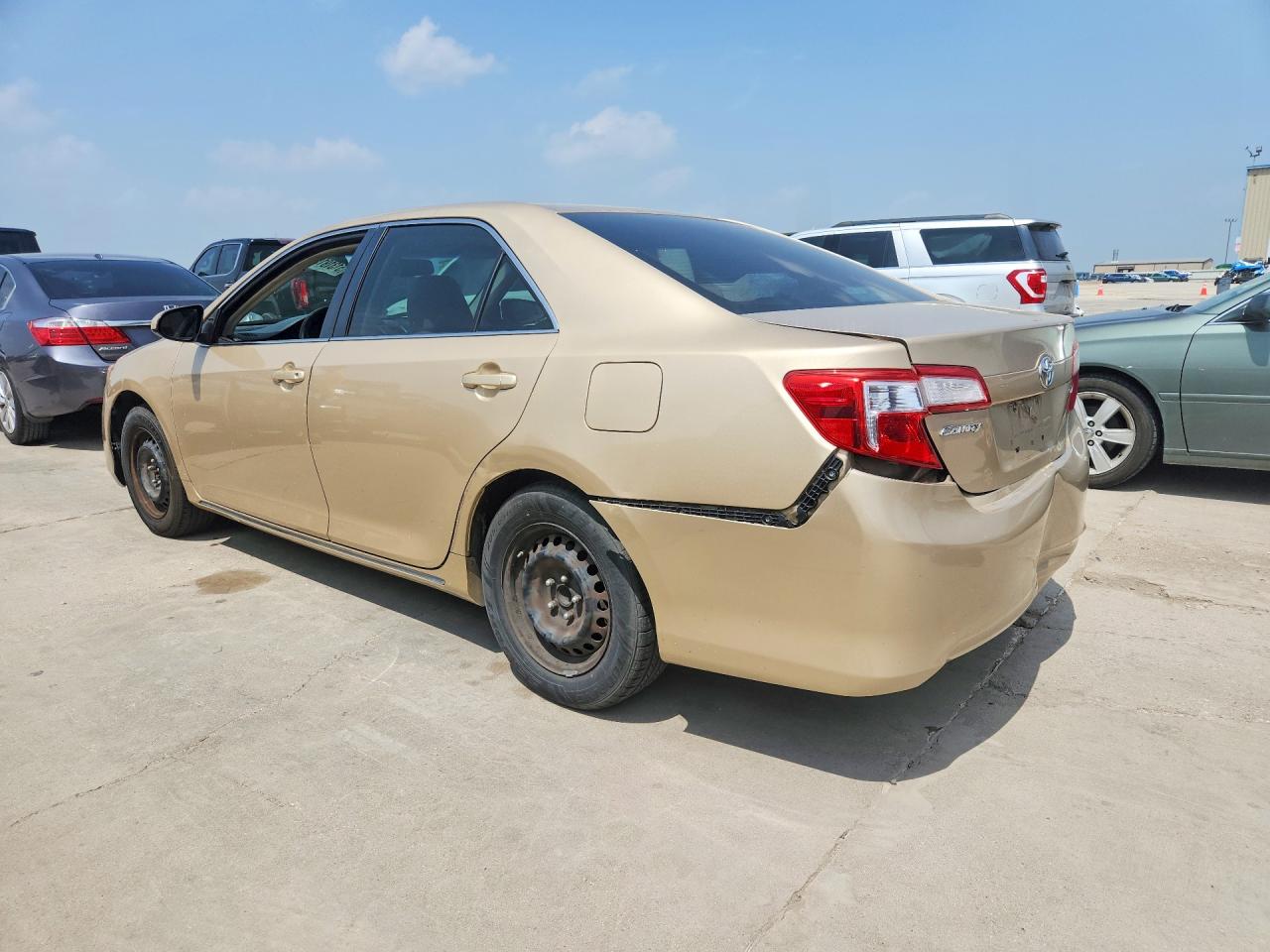 2012 TOYOTA CAMRY LE photo 2