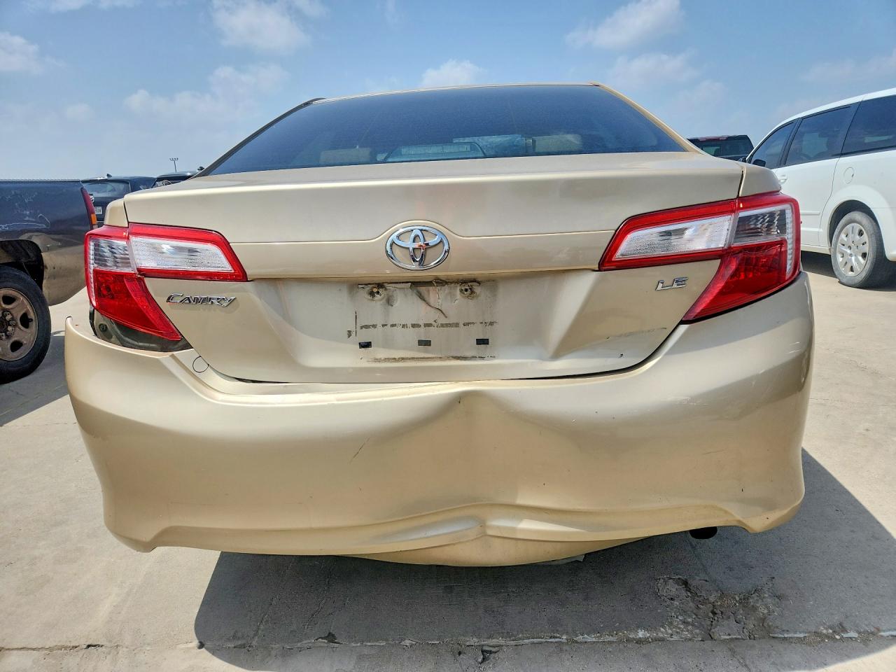 2012 TOYOTA CAMRY LE photo 6