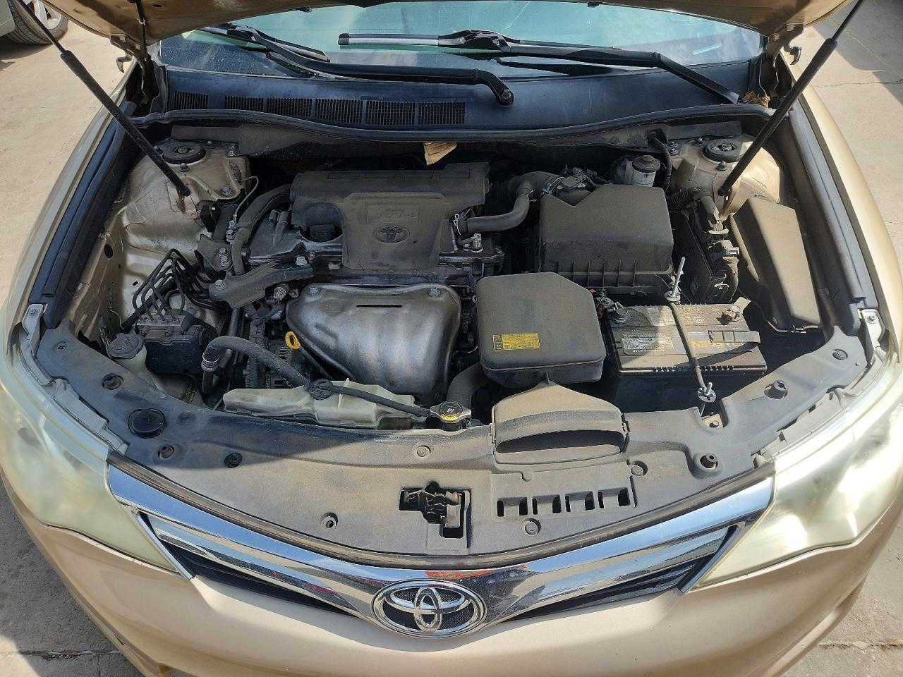 2012 TOYOTA CAMRY LE photo 11