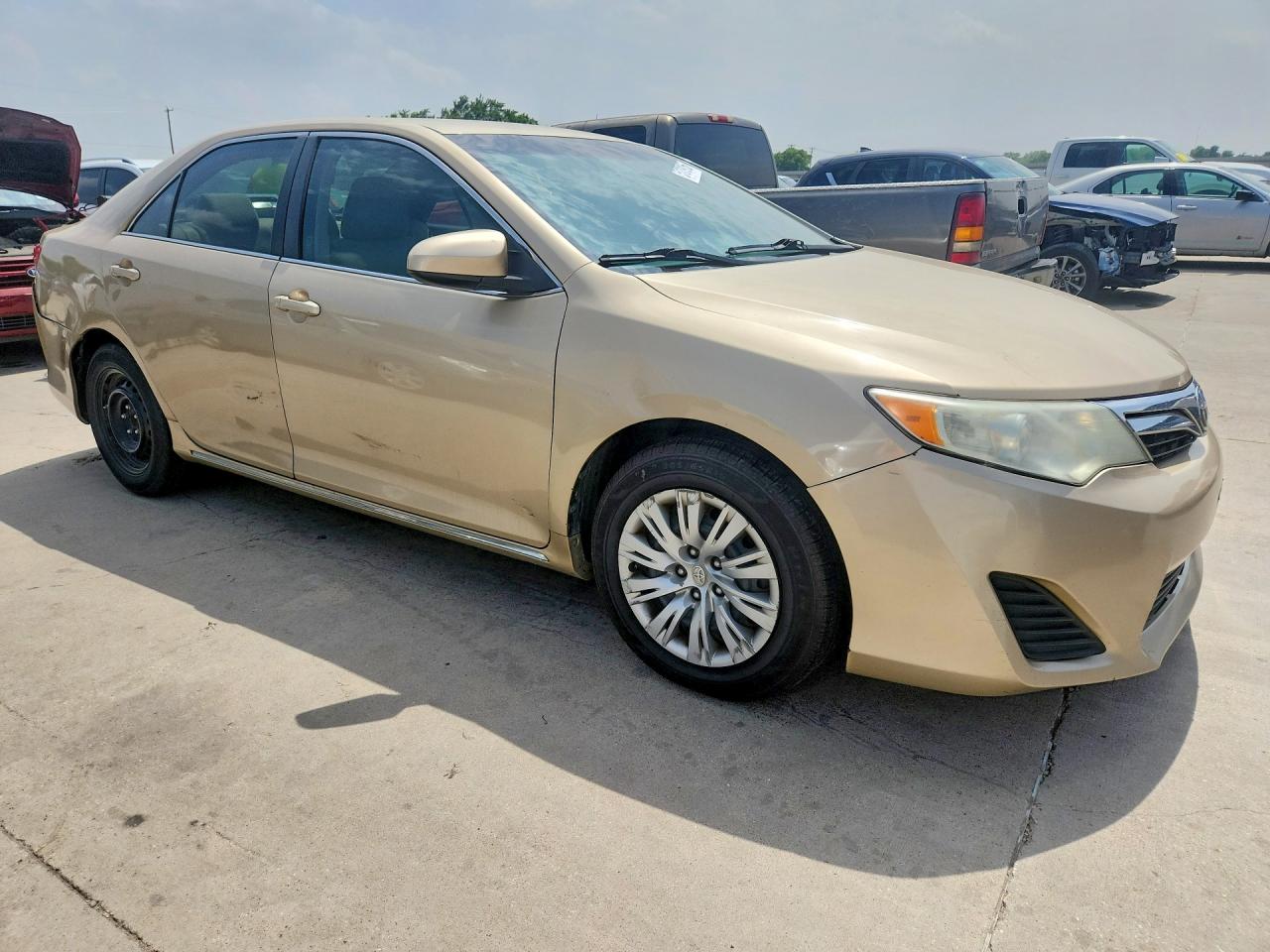 2012 TOYOTA CAMRY LE photo 4