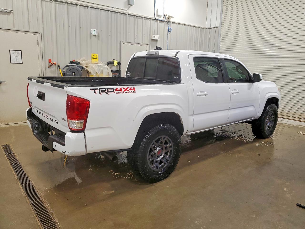2017 TOYOTA TACOMA SR V6 photo 5
