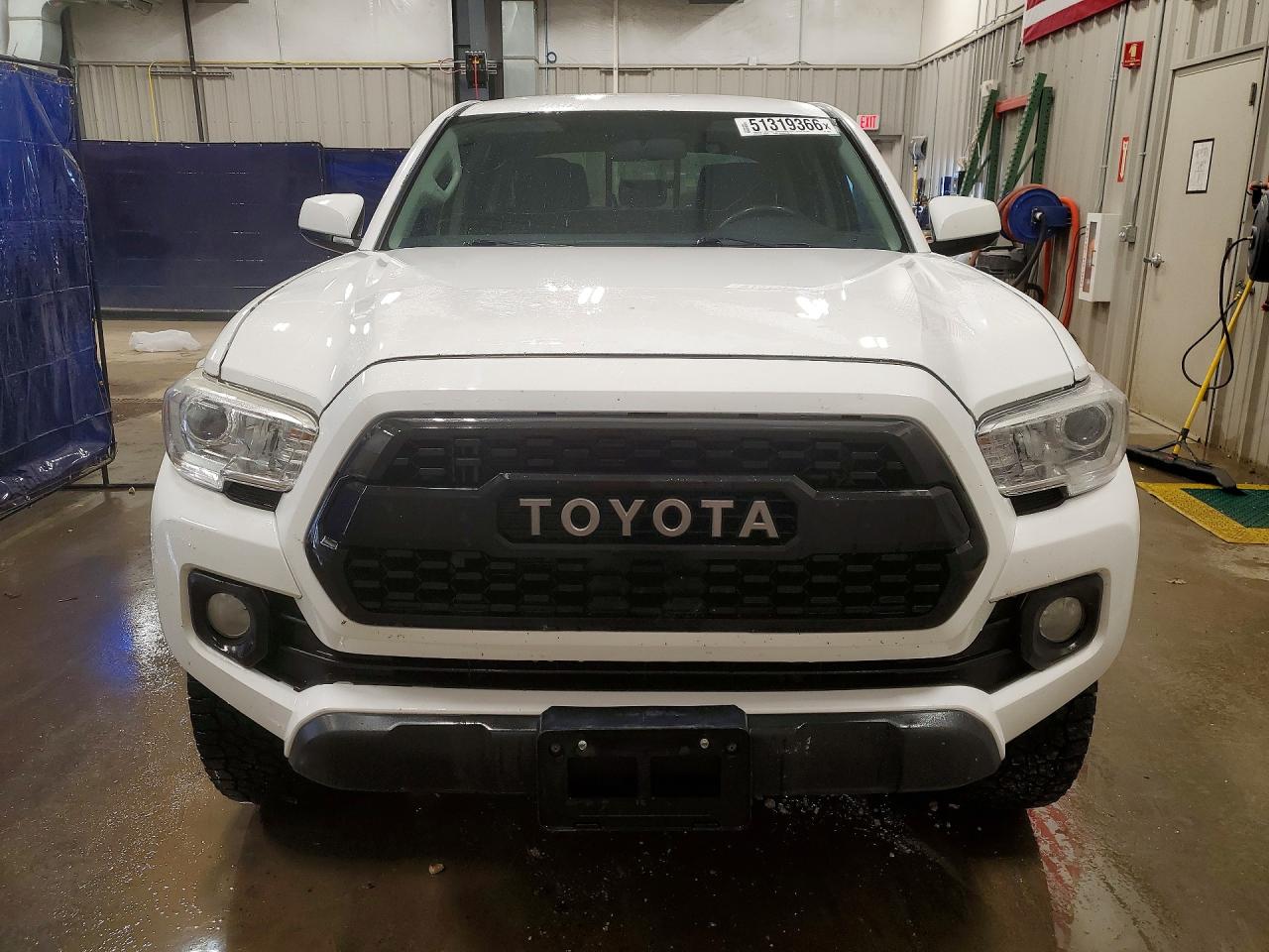 2017 TOYOTA TACOMA SR V6 photo 9