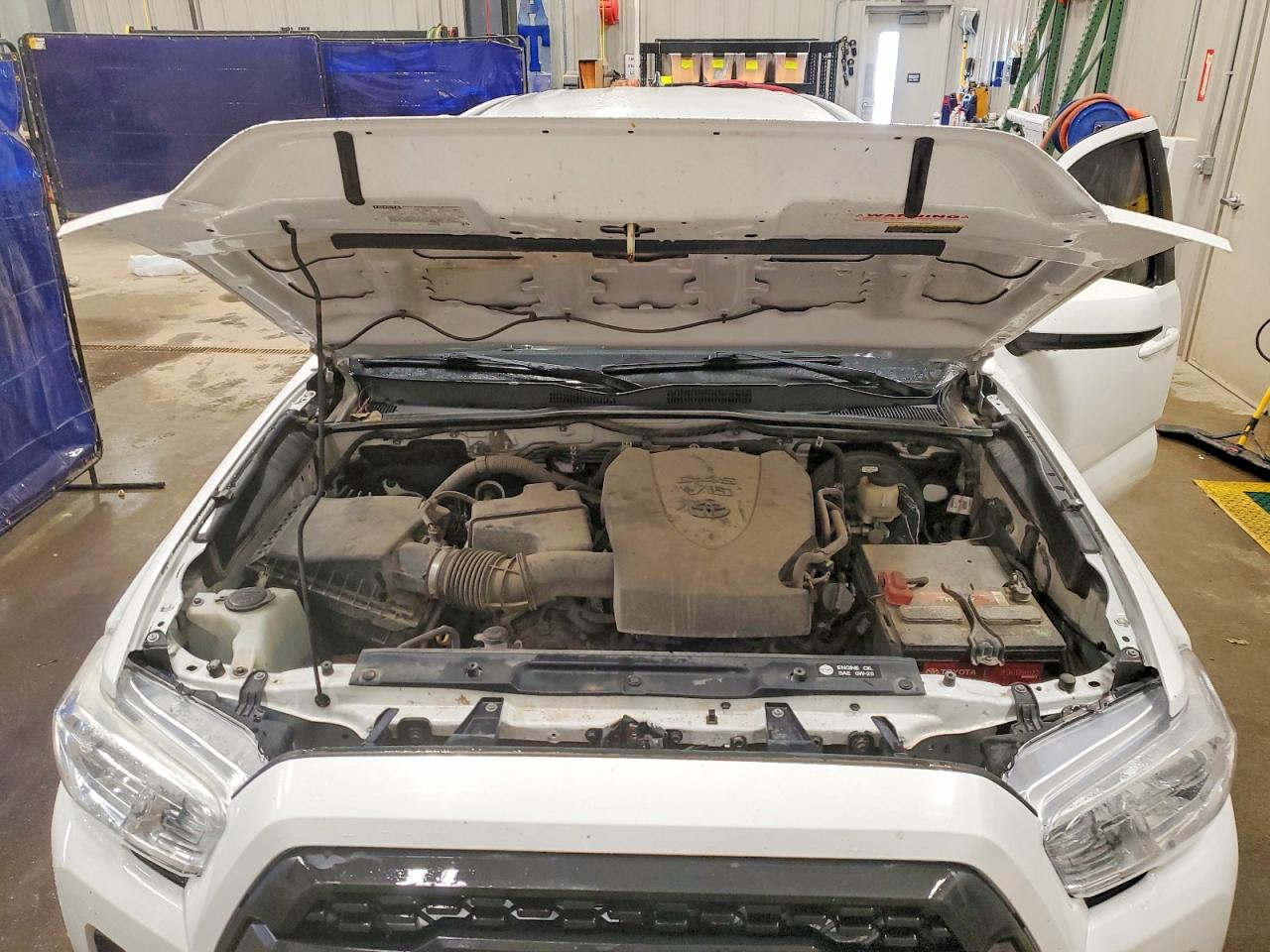 2017 TOYOTA TACOMA SR V6 photo 21