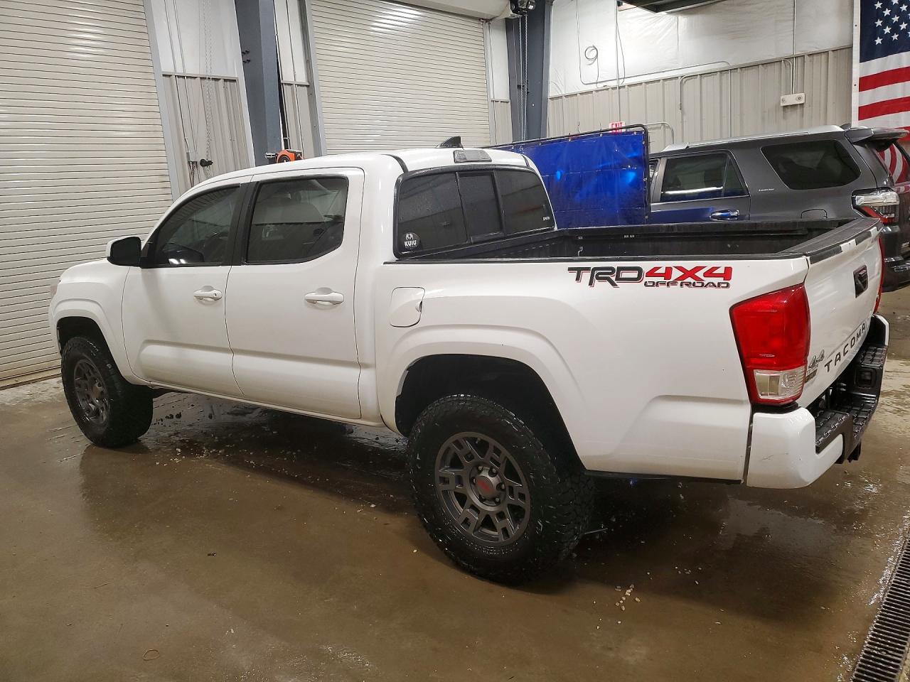 2017 TOYOTA TACOMA SR V6 photo 3