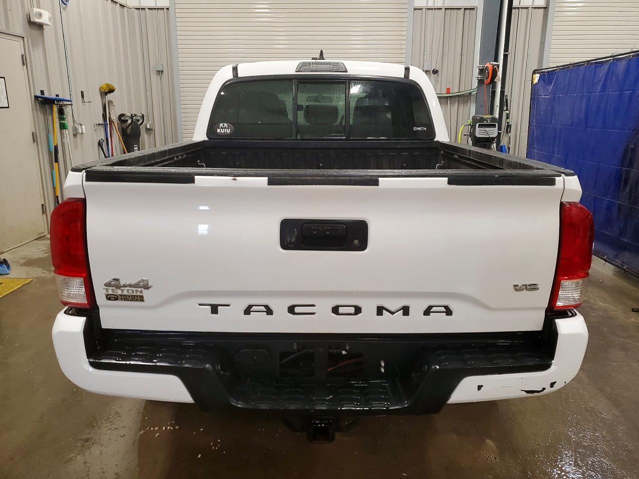 2017 TOYOTA TACOMA SR V6 photo 11