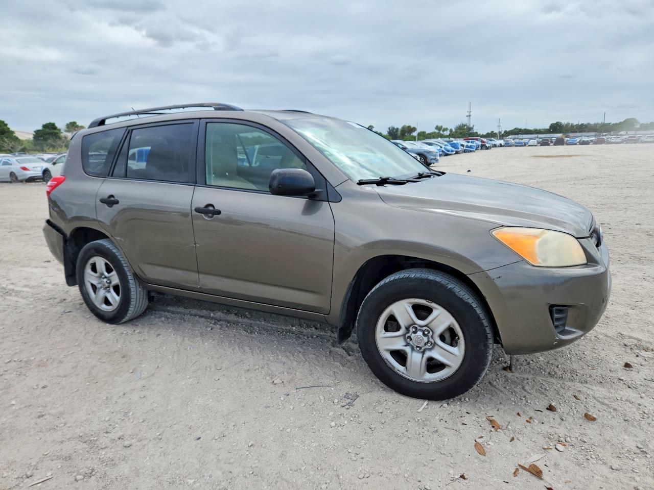 2012 TOYOTA RAV4 BASE photo 7