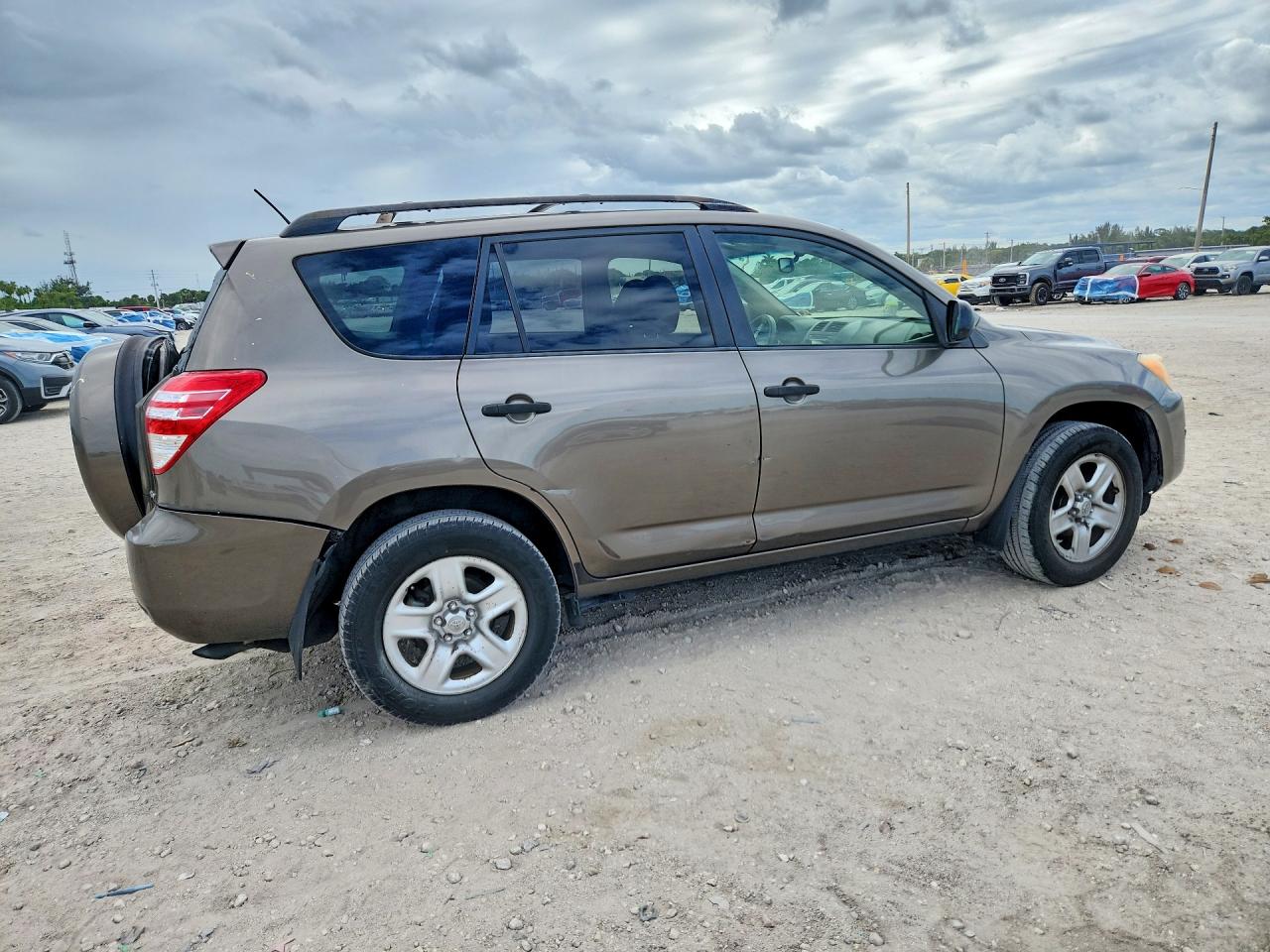 2012 TOYOTA RAV4 BASE photo 5