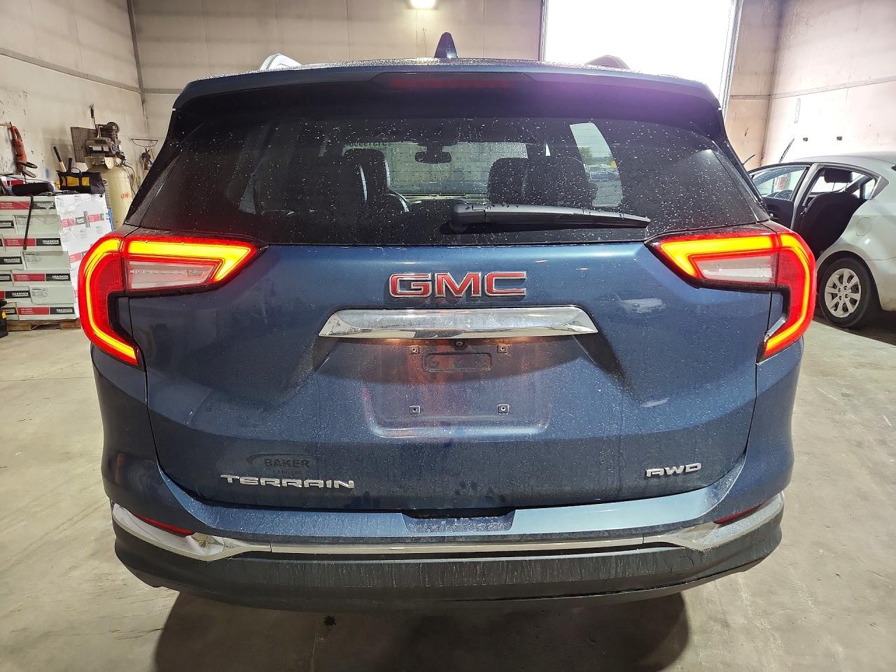 2024 GMC TERRAIN SLT photo 6