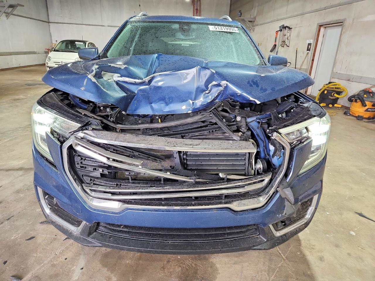 2024 GMC TERRAIN SLT photo 5