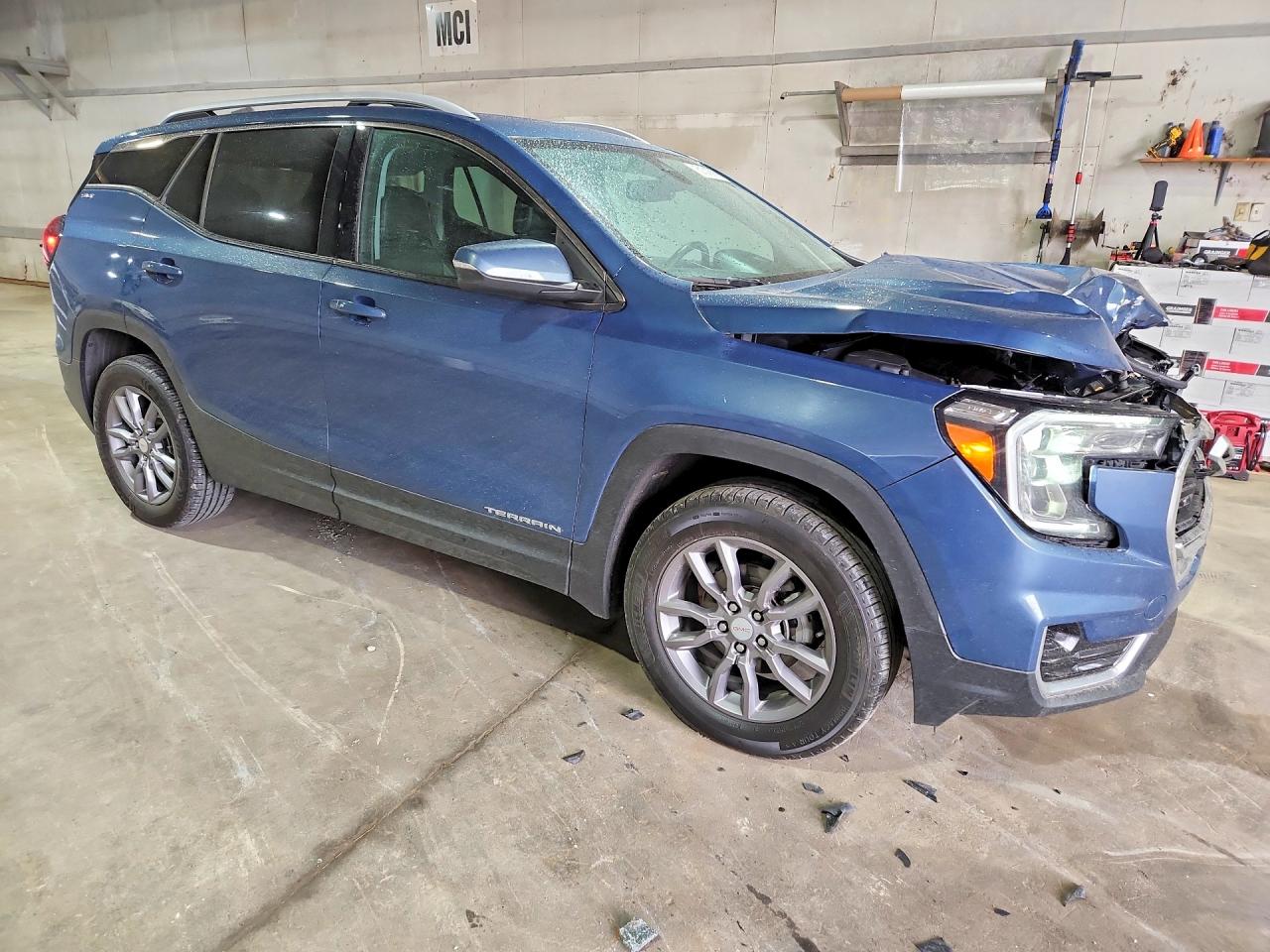2024 GMC TERRAIN SLT photo 4