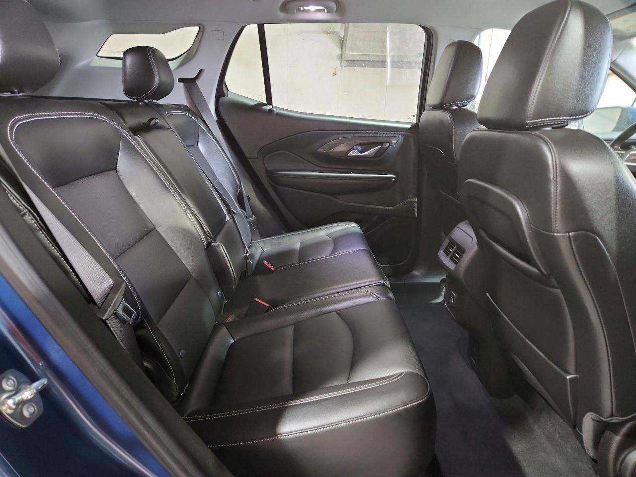 2024 GMC TERRAIN SLT photo 10