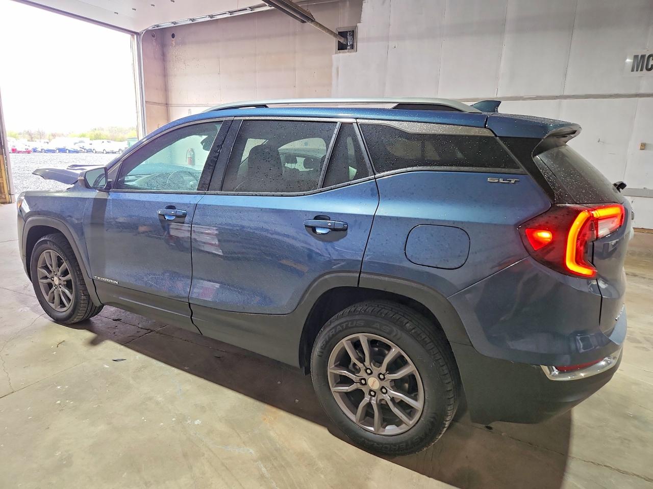 2024 GMC TERRAIN SLT photo 2
