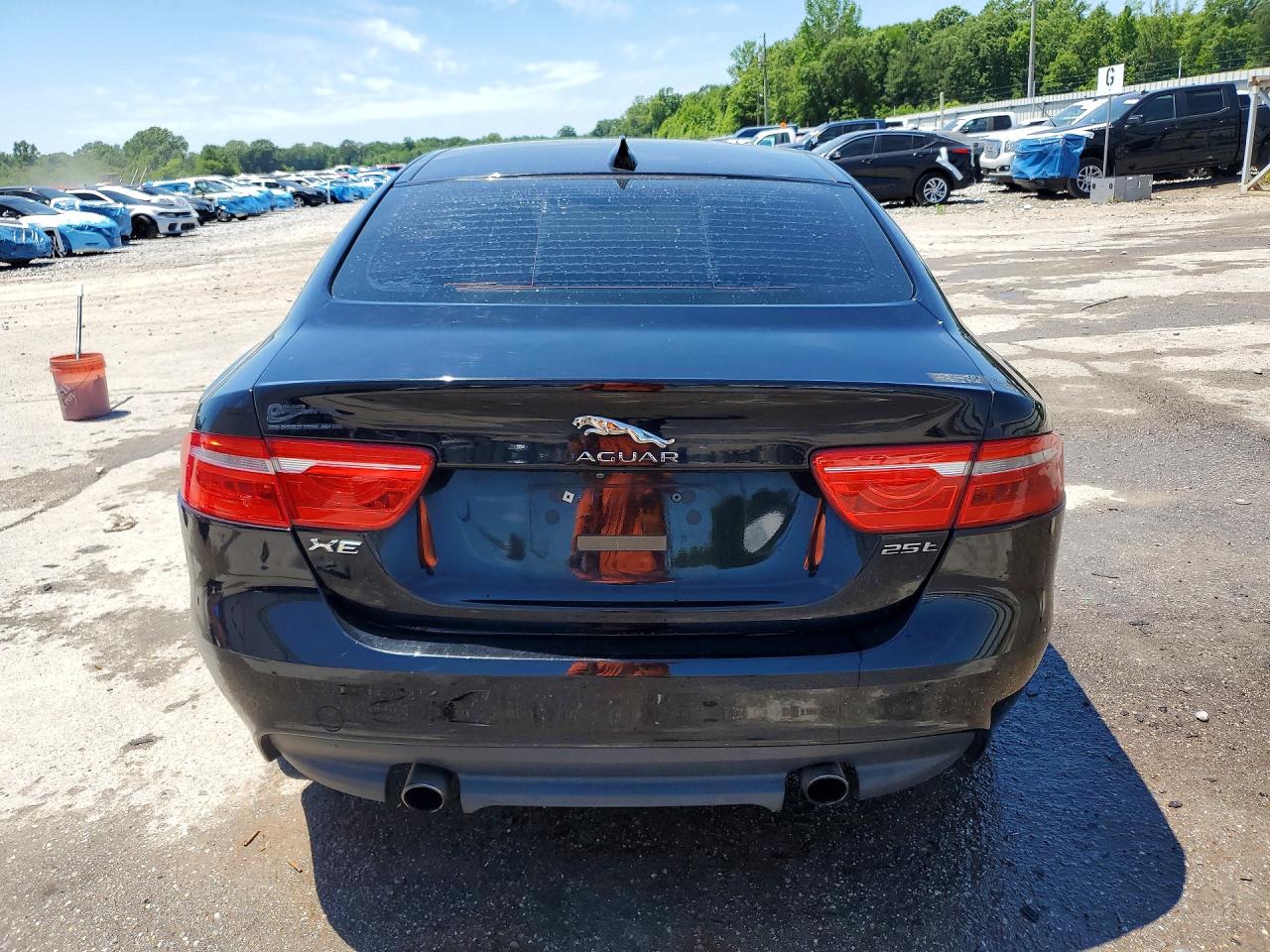 2017 JAGUAR XE PREMIUM photo 16