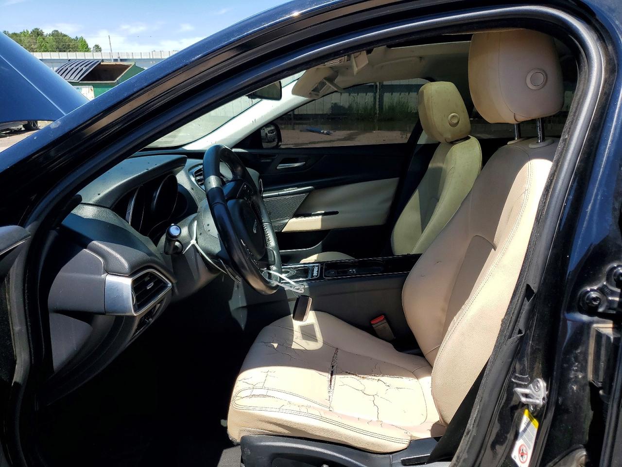 2017 JAGUAR XE PREMIUM photo 19