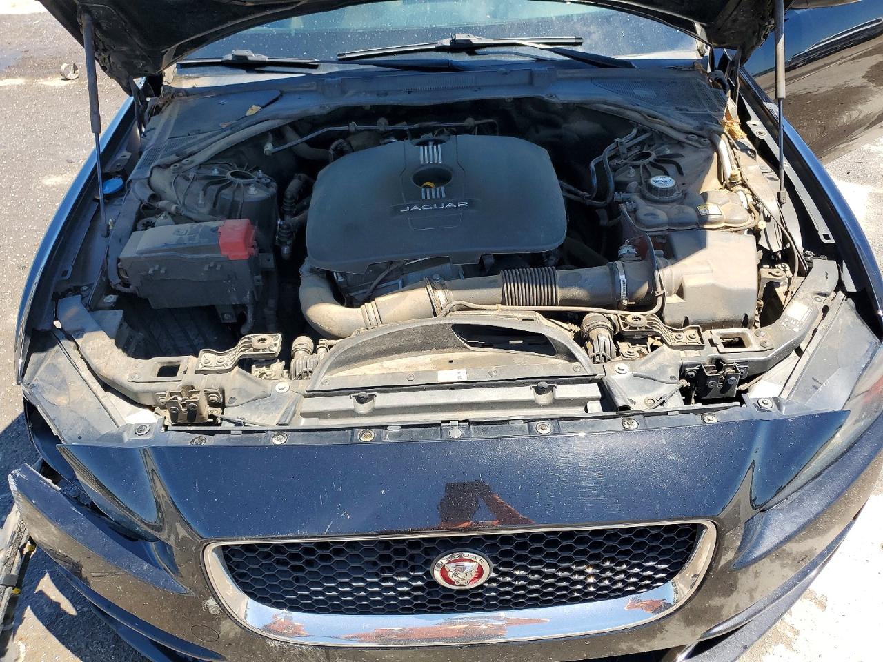 2017 JAGUAR XE PREMIUM photo 31