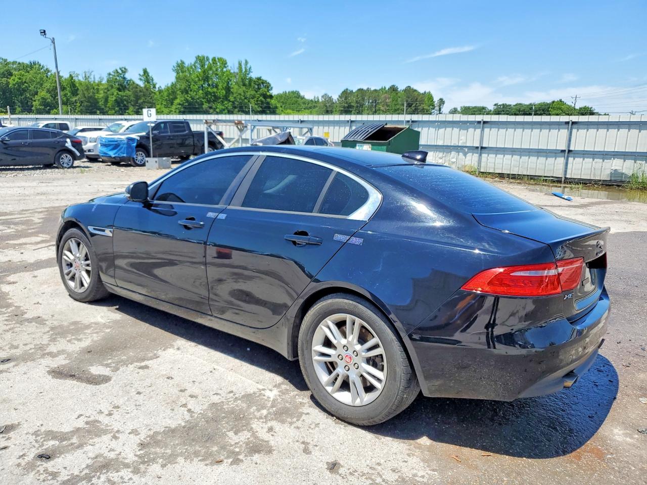 2017 JAGUAR XE PREMIUM photo 4