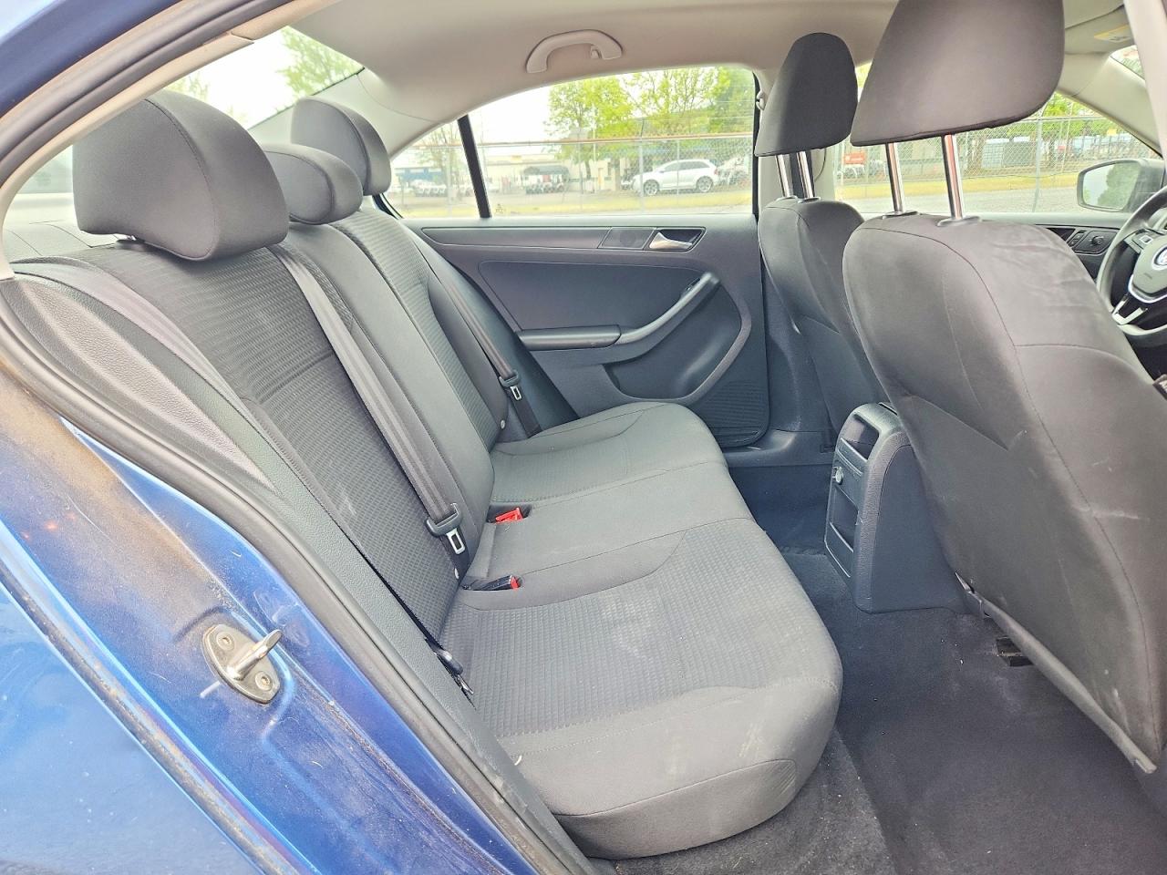 2015 VOLKSWAGEN JETTA BASE photo 28