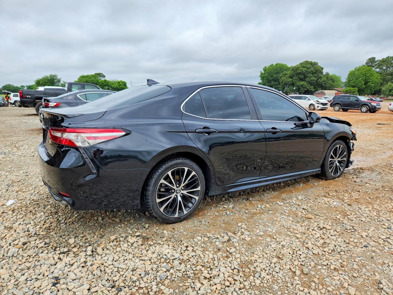 2019 TOYOTA CAMRY SE photo 5