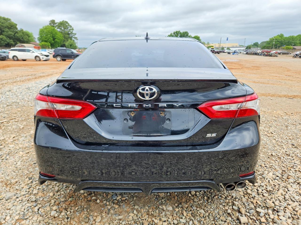 2019 TOYOTA CAMRY SE photo 11