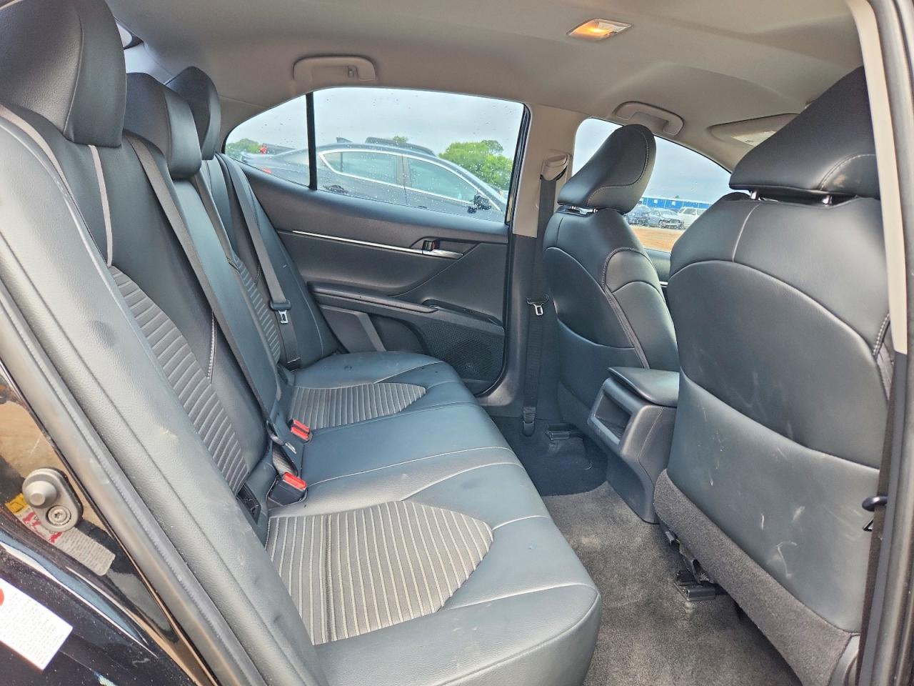 2019 TOYOTA CAMRY SE photo 19